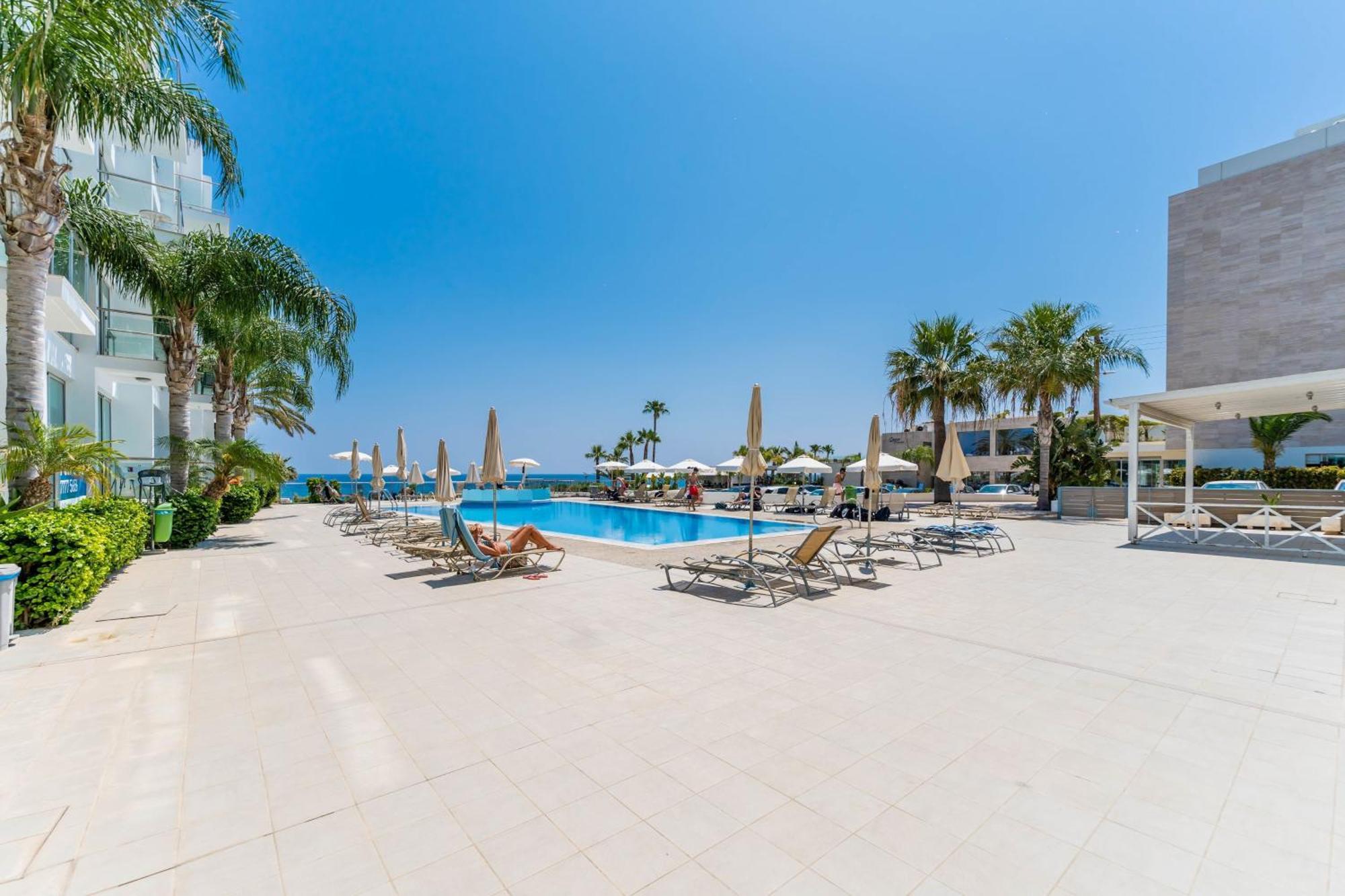 Laila - Coralli Beachfront Apartment Protaras Exterior photo